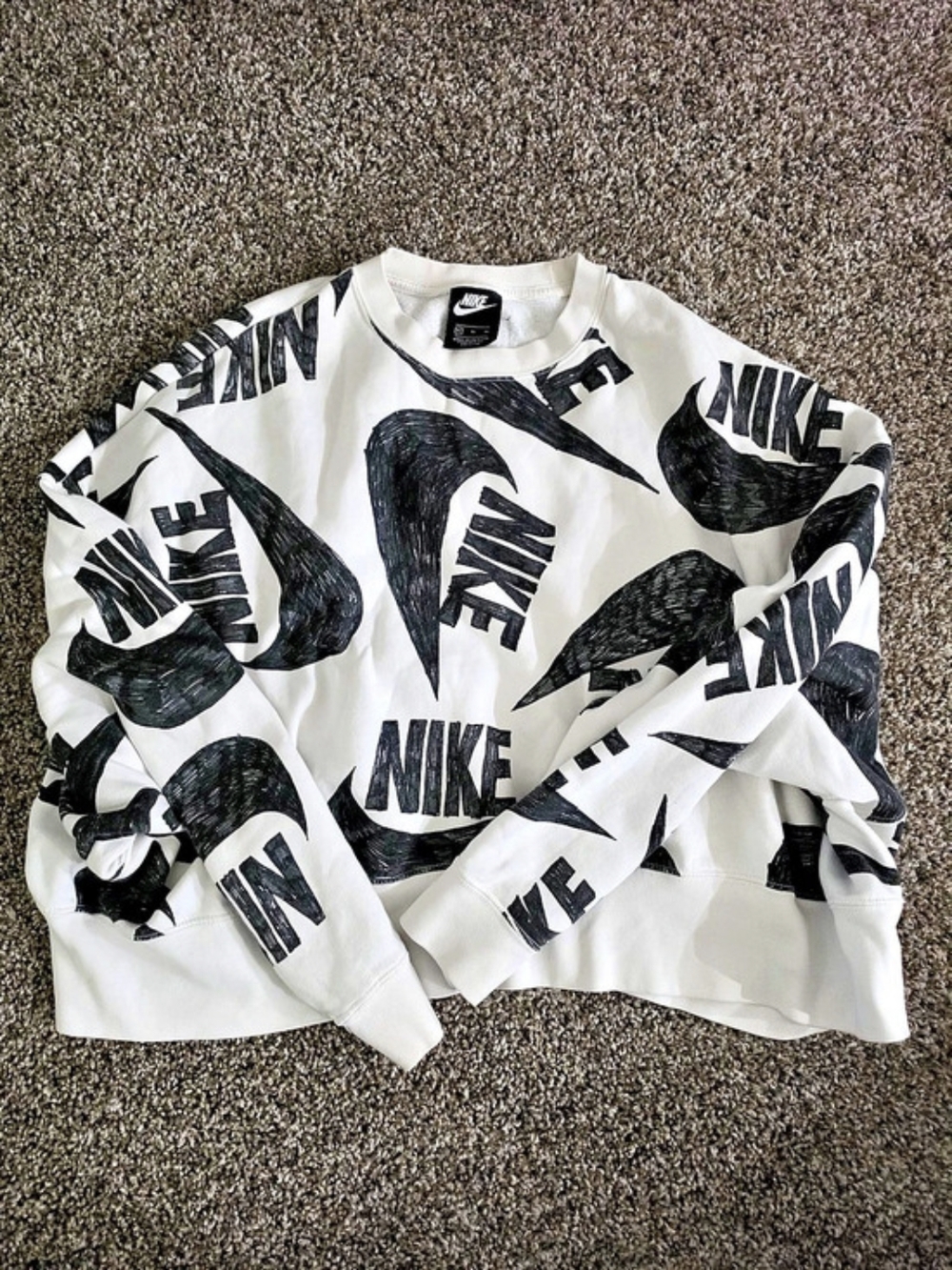 Nike Graphic Sweatshirt in White & Black Size XL